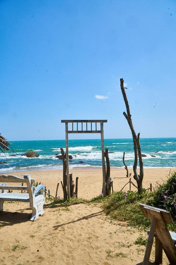 Yala Waves Beach Resort Kirinda  Exterior foto