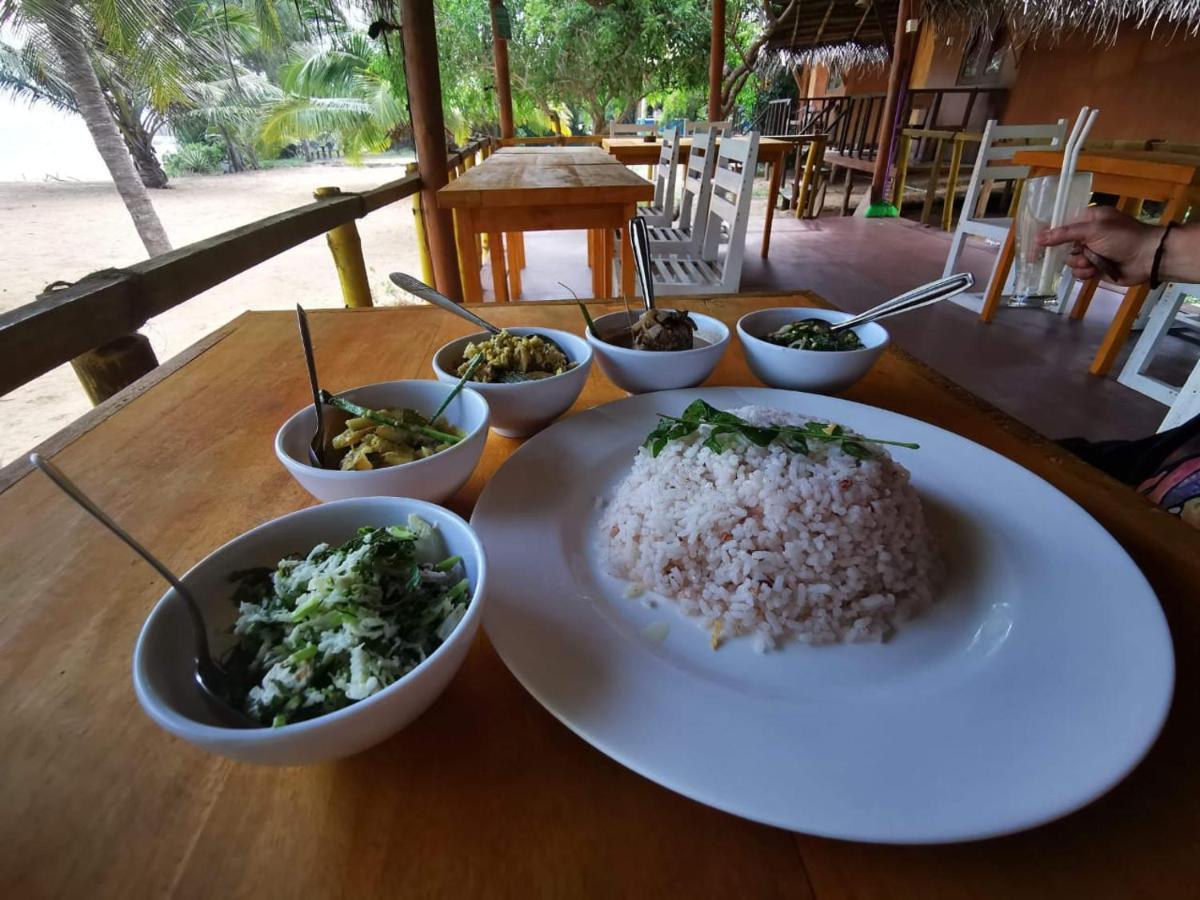 Yala Waves Beach Resort Kirinda  Exterior foto